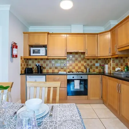 103 - The Townhouse At Gort Na Coiribe By Shortstays Vakantiehuis