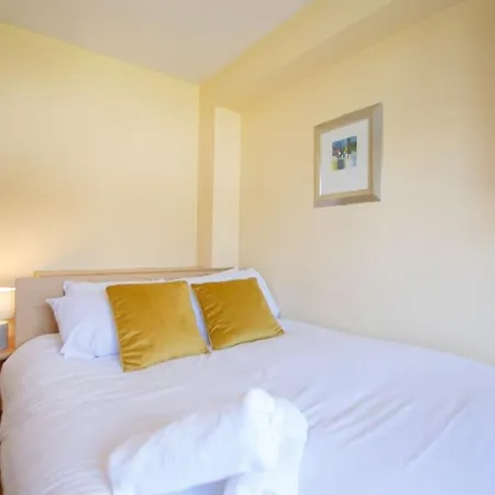 103 - The Townhouse At Gort Na Coiribe By Shortstays - Sleeps 6 Vakantiehuis