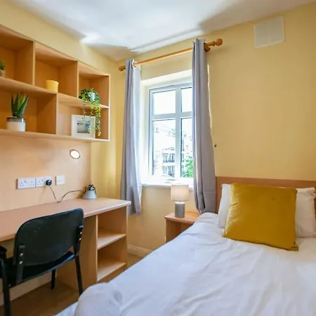 103 - The Townhouse At Gort Na Coiribe By Shortstays - Sleeps 6 Vakantiehuis *