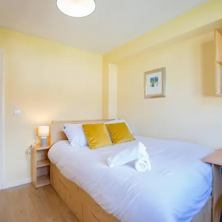 103 - The Townhouse At Gort Na Coiribe By Shortstays - Sleeps 6 Vakantiehuis
