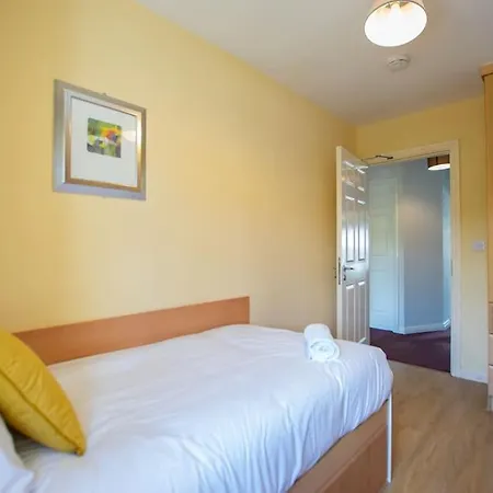 103 - The Townhouse At Gort Na Coiribe By Shortstays - Sleeps 6 Vakantiehuis *