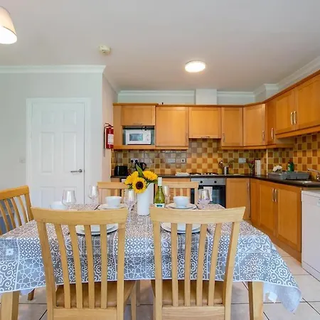 103 - The Townhouse At Gort Na Coiribe By Shortstays Vakantiehuis *